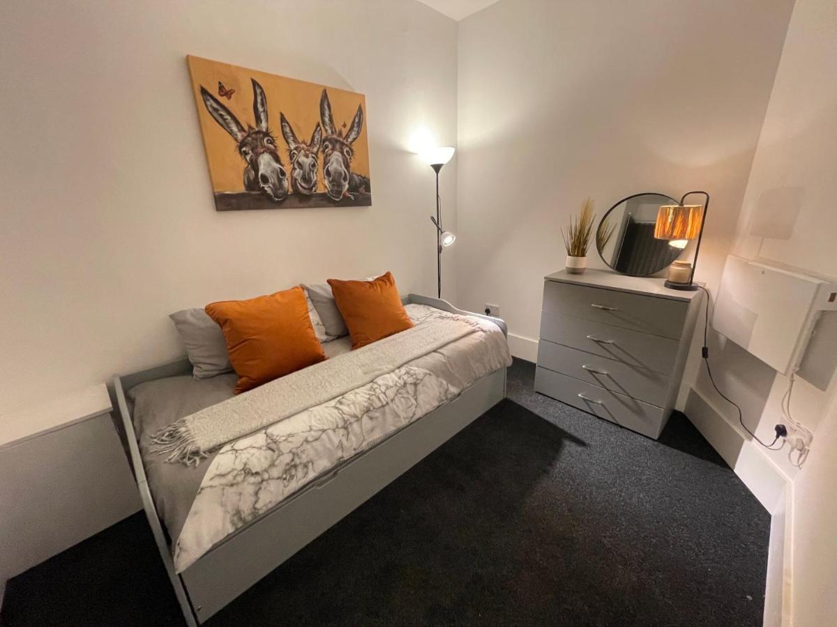 Urban 3 Bedroom Home In Kings Heath-Great Location Бирмингам Екстериор снимка