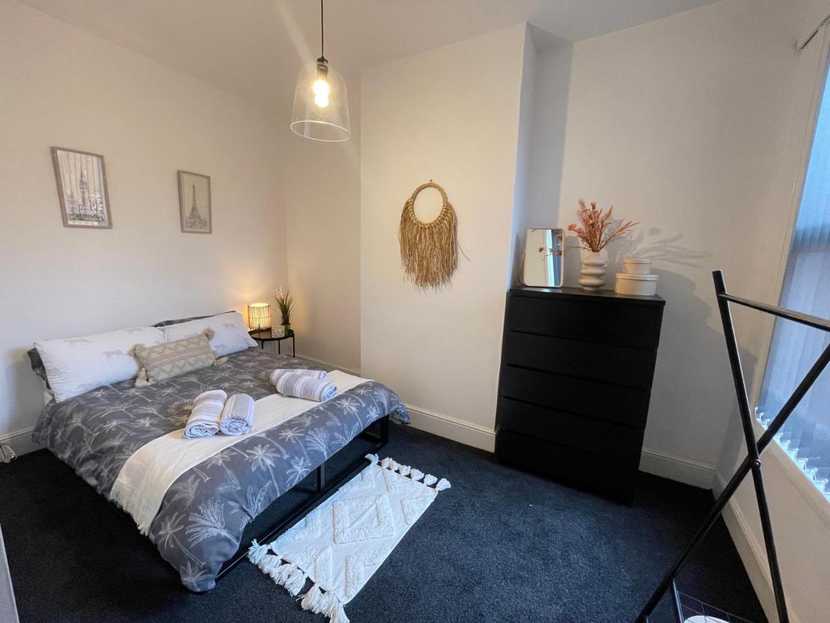 Urban 3 Bedroom Home In Kings Heath-Great Location Бирмингам Екстериор снимка